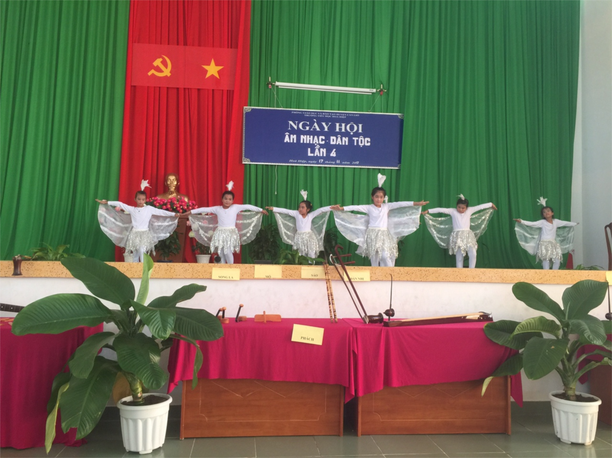 TIẾT MỤC MÚA CÒ LÃ